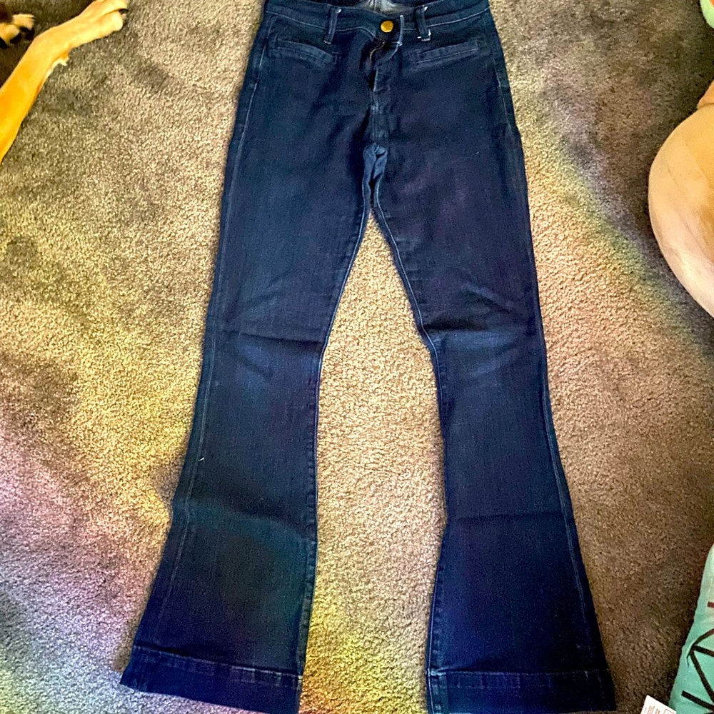 Very cute express jean, fits great, comfortable.